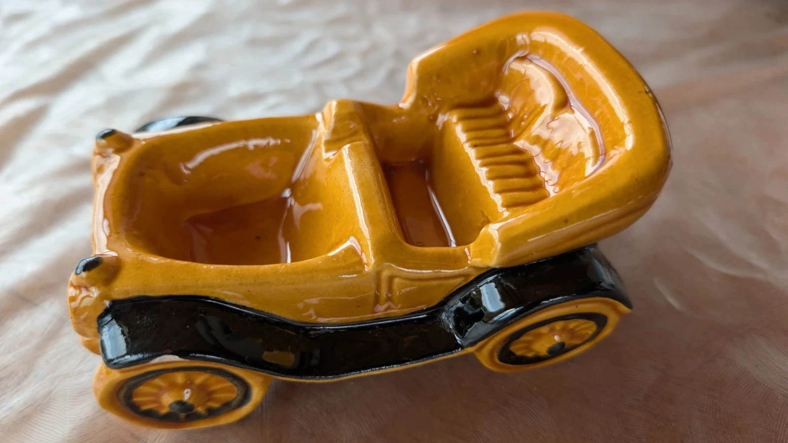 Vide-poche / Cendrier Tacot voiture ancienne en céramique (15 cm)